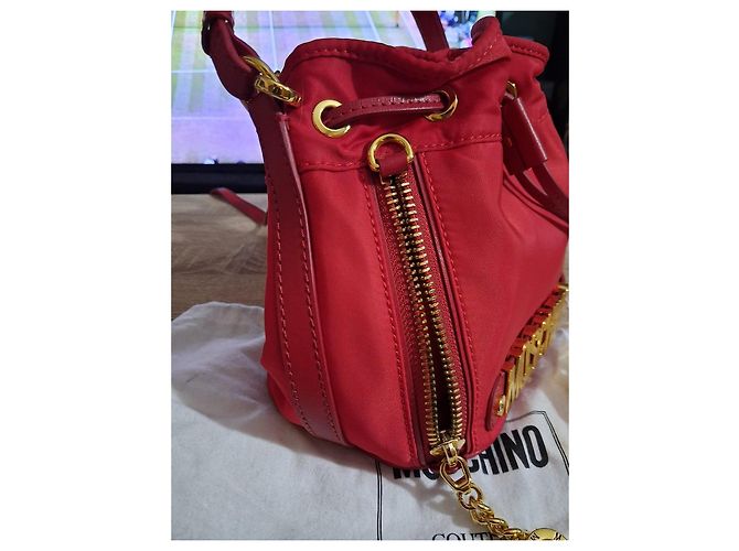 Borsa a secchiello Moschino in nylon rosso - vista 12