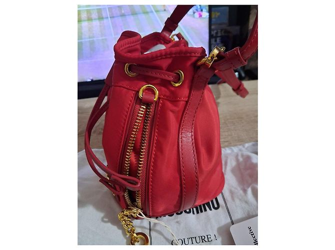 Borsa a secchiello Moschino in nylon rosso - vista 13