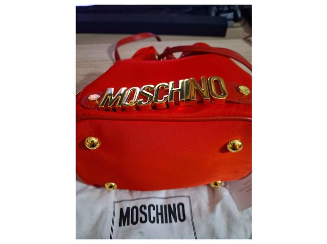 Borsa a secchiello Moschino in nylon rosso - vista 17
