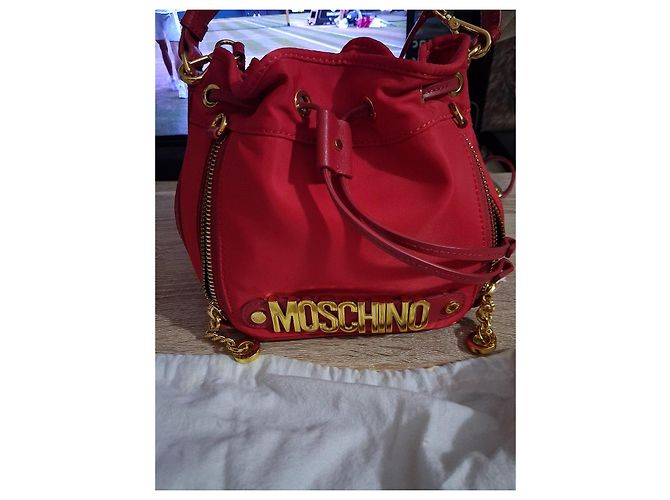 Borsa a secchiello Moschino in nylon rosso - vista 18