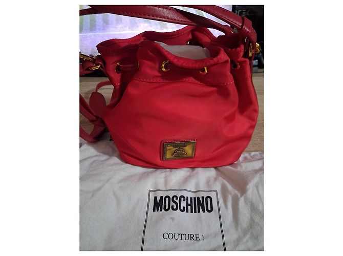 Borsa a secchiello Moschino in nylon rosso - vista 19