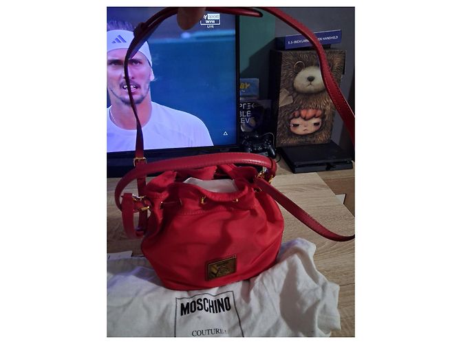 Borsa a secchiello Moschino in nylon rosso - vista 3