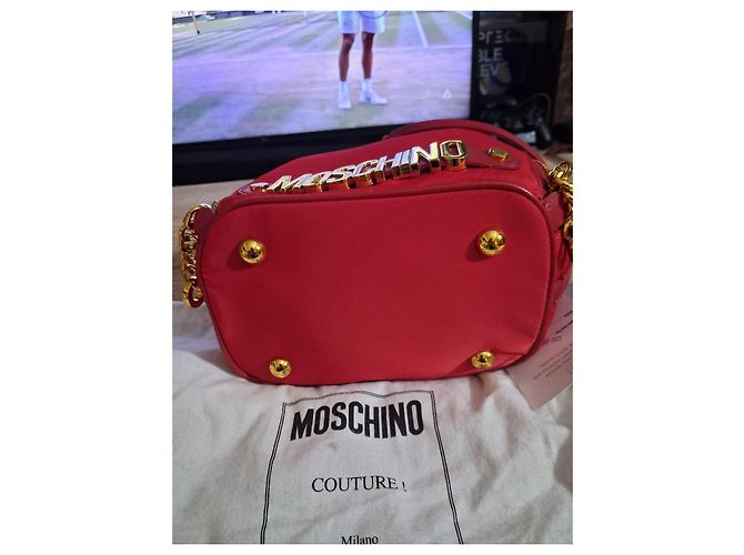 Borsa a secchiello Moschino in nylon rosso - vista 7