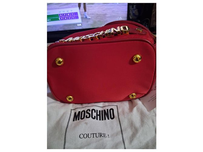 Borsa a secchiello Moschino in nylon rosso - vista 8