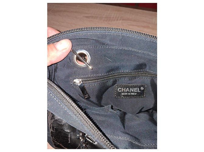 Borsa a mano Chanel in pelle nera e vernice Nero - vista 11