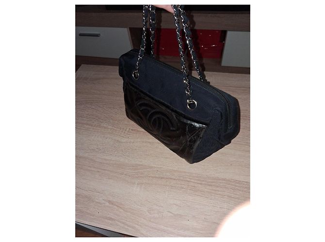 Borsa a mano Chanel in pelle nera e vernice Nero - vista 12