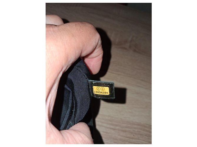 Borsa a mano Chanel in pelle nera e vernice Nero - vista 4