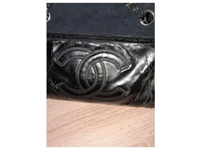 Borsa a mano Chanel in pelle nera e vernice Nero - vista 7