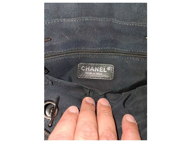 Borsa a mano Chanel in pelle nera e vernice Nero - vista 9