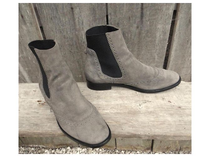 Botines Balenciaga en ante gris - vista 2
