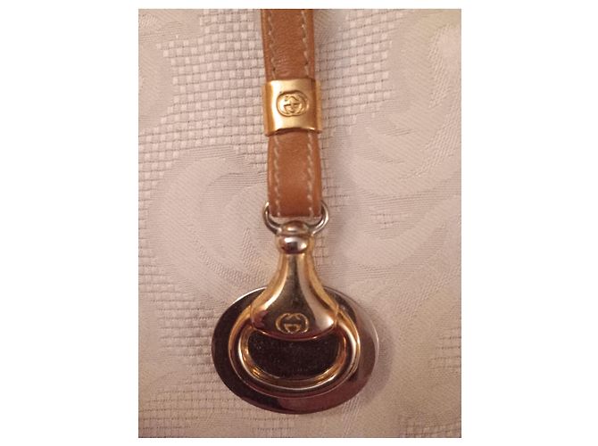 Gucci Portachiavi in pelle e metallo dorato Marrone D'oro - vista 2
