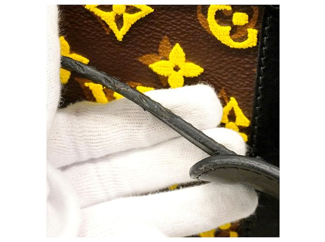 Sac à bandoulière Louis Vuitton Monogram Tuftage Vertical Soft Trunk Jaune - vue 8
