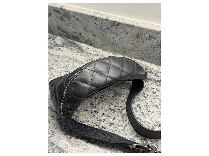 Chanel gesteppte Leder-Gürteltasche in Schwarz - Ansicht 6