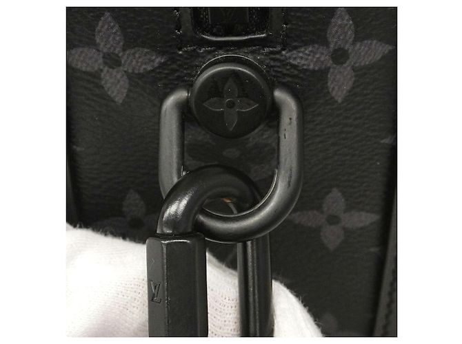 Bolsa de ombro Louis Vuitton Monogram Eclipse Soft Trunk Preto - vista 10
