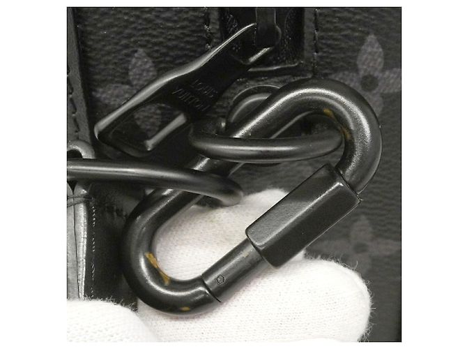 Bolsa de ombro Louis Vuitton Monogram Eclipse Soft Trunk Preto - vista 9