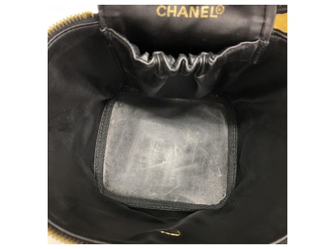 Vanity Beauty case in agnello nero Chanel - vista 4