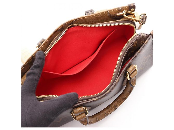 Louis Vuitton OnTheGo EW Monogram Giant Reverse 2-Way Handtasche Braun - Ansicht 3