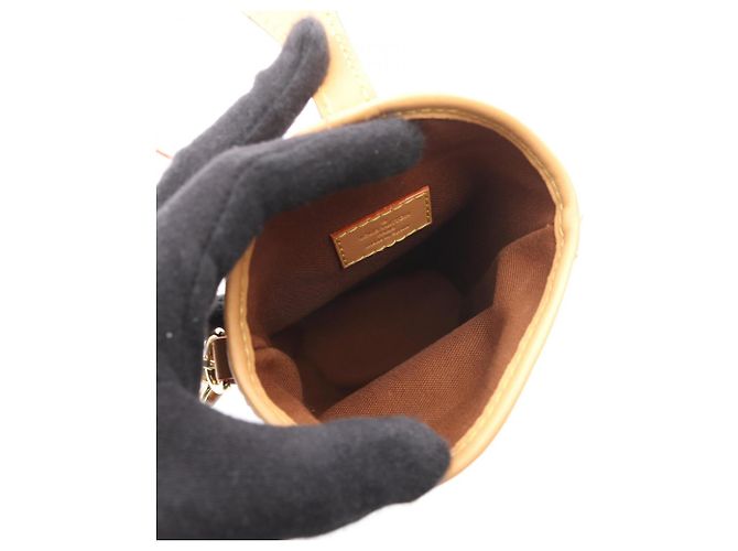 Borsa a tracolla Louis Vuitton Fold Me Pouch Marrone - vista 3