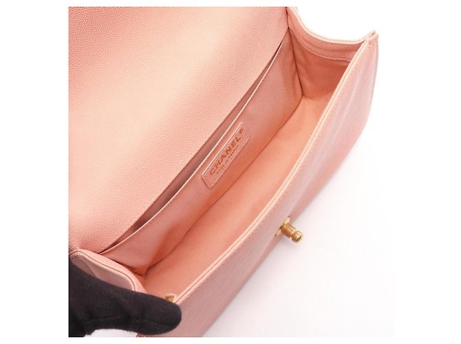 Chanel Boy Schultertasche aus rosa genarbtem Kalbsleder Pink - Ansicht 3