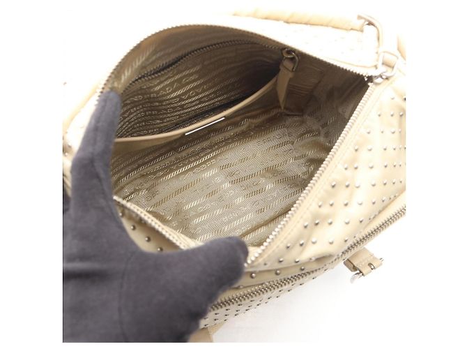 Borsa a tracolla/Borsa a mano Prada Re-Nylon con borchie Beige - vista 3