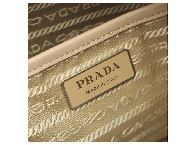 Borsa a tracolla/Borsa a mano Prada Re-Nylon con borchie Beige - vista 4