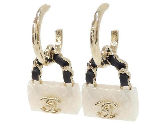 Boucles d'oreilles Chanel en cuir de veau Noir Blanc - vue 2