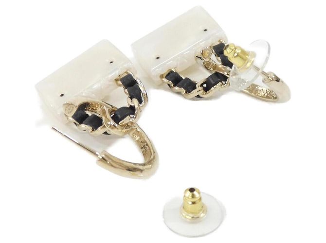 Boucles d'oreilles Chanel en cuir de veau Noir Blanc - vue 3