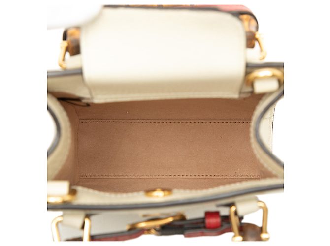 Bolsa Gucci Diana Mini em couro de bezerro branco com alça de bambu Cru - vista 4