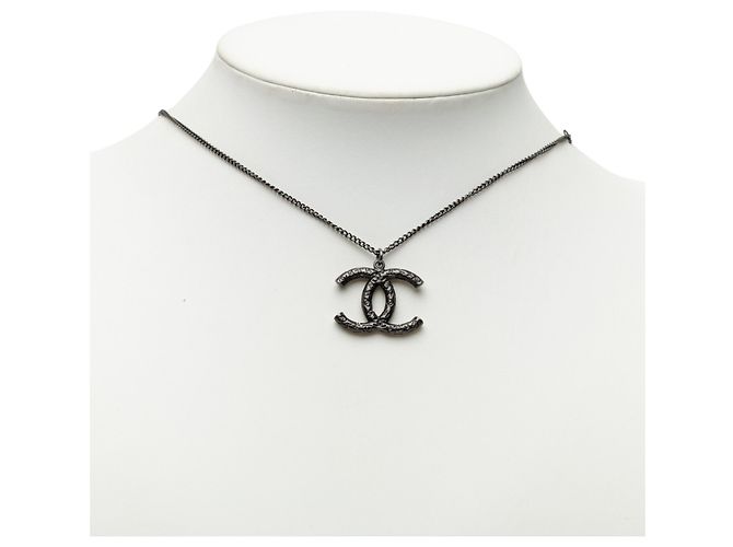 Collana con pendente Chanel Black CC placcato rutenio Nero - vista 6