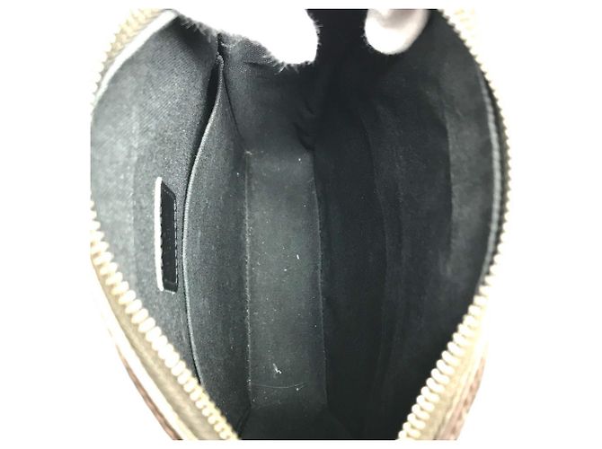 Borsa a tracolla Louis Vuitton Monogram Glacé Bobby Pochette Marrone - vista 12