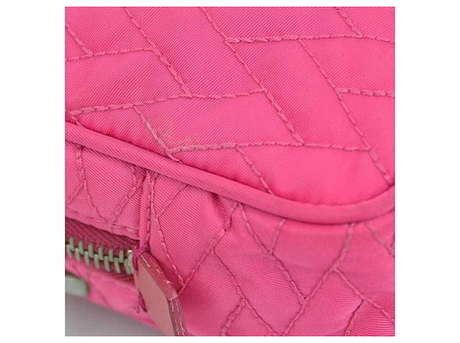 Borsa a tracolla in nylon rosa Prada - vista 12