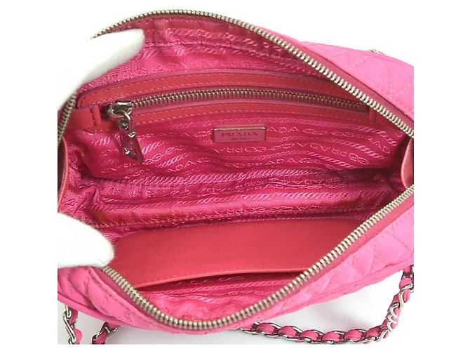 Borsa a tracolla in nylon rosa Prada - vista 5