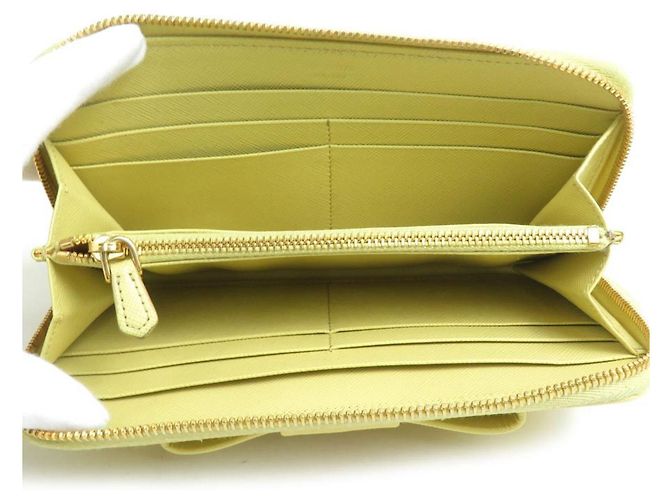 Cartera larga de cuero amarillo Prada - vista 3