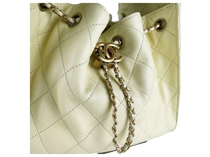 Borsa a tracolla Chanel in pelle di vitello martellata gialla Giallo - vista 11