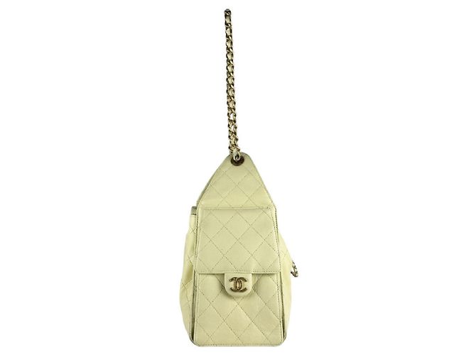 Borsa a tracolla Chanel in pelle di vitello martellata gialla Giallo - vista 2