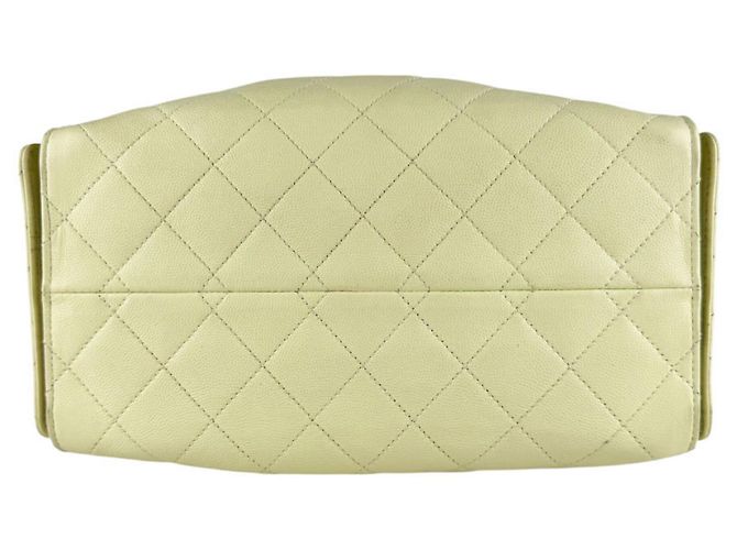 Borsa a tracolla Chanel in pelle di vitello martellata gialla Giallo - vista 4