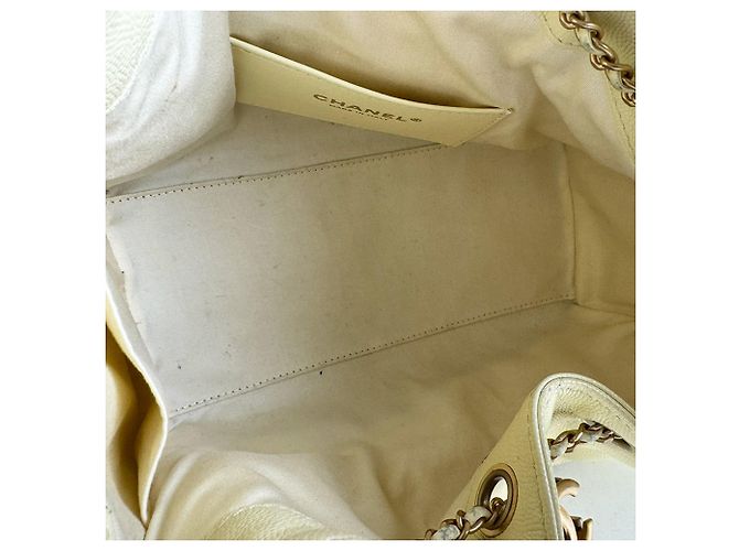 Borsa a tracolla Chanel in pelle di vitello martellata gialla Giallo - vista 5