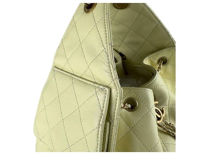 Borsa a tracolla Chanel in pelle di vitello martellata gialla Giallo - vista 7