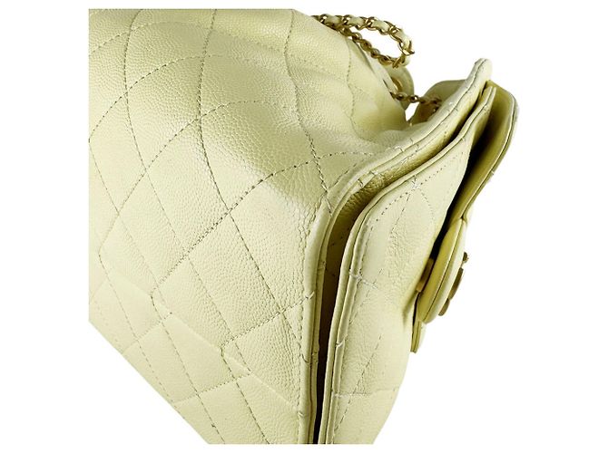 Borsa a tracolla Chanel in pelle di vitello martellata gialla Giallo - vista 8