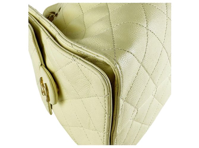 Borsa a tracolla Chanel in pelle di vitello martellata gialla Giallo - vista 9