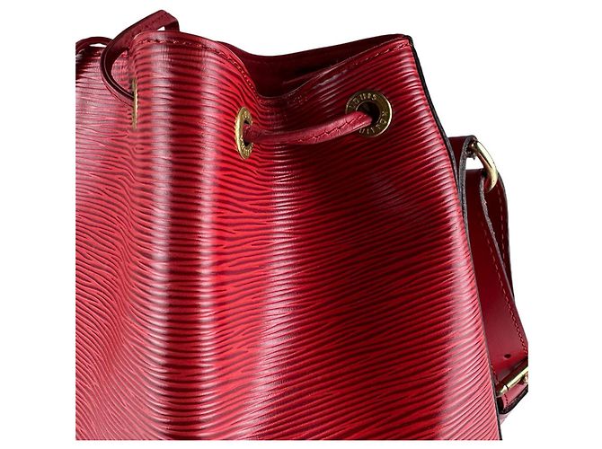 Borsa a tracolla in pelle Epi Louis Vuitton Rosso - vista 6