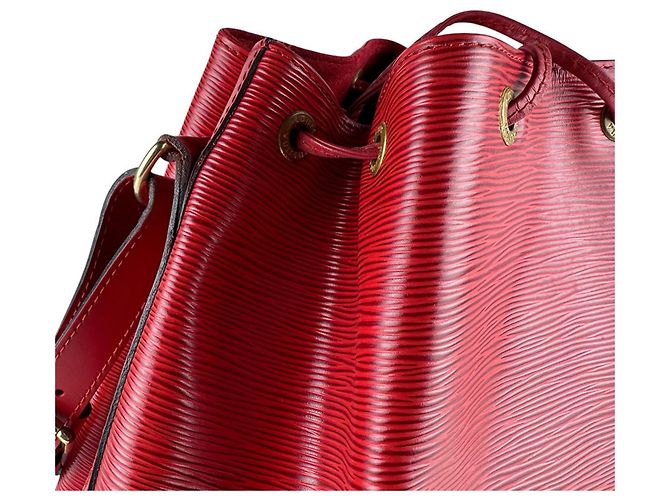 Borsa a tracolla in pelle Epi Louis Vuitton Rosso - vista 7