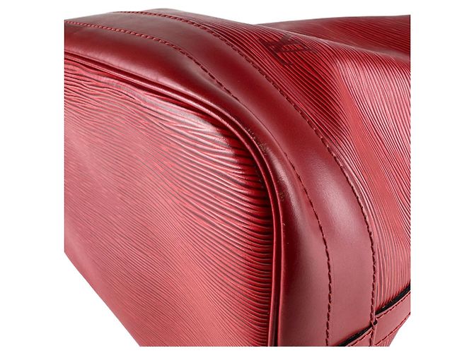 Borsa a tracolla in pelle Epi Louis Vuitton Rosso - vista 8