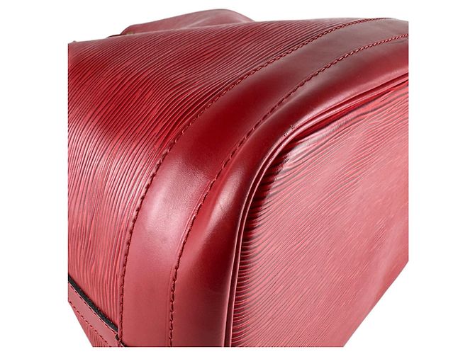 Borsa a tracolla in pelle Epi Louis Vuitton Rosso - vista 9
