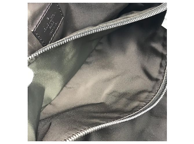 Louis Vuitton M93620 Damier Geant Acrobat Marsupio Nero - vista 13