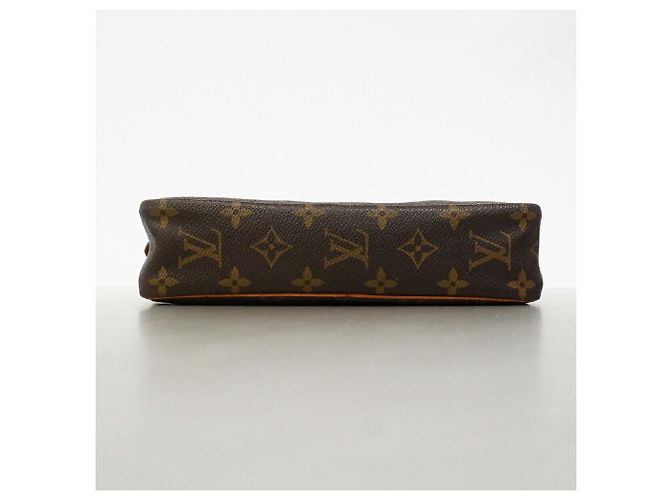 Clutch Louis Vuitton Monogram Compiegne 23 Marrone - vista 3