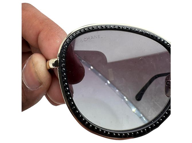 Timeless Chanel Rundbrille aus schwarzem Metall mit Gradient-Kristallen - Ansicht 10