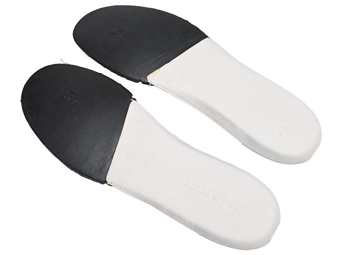 Chanel Low-Top-Sneaker aus gestepptem Strick in Schwarz aus Polyester - Ansicht 13