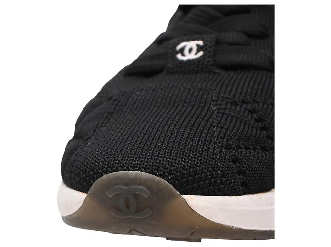 Chanel Low-Top-Sneaker aus gestepptem Strick in Schwarz aus Polyester - Ansicht 14