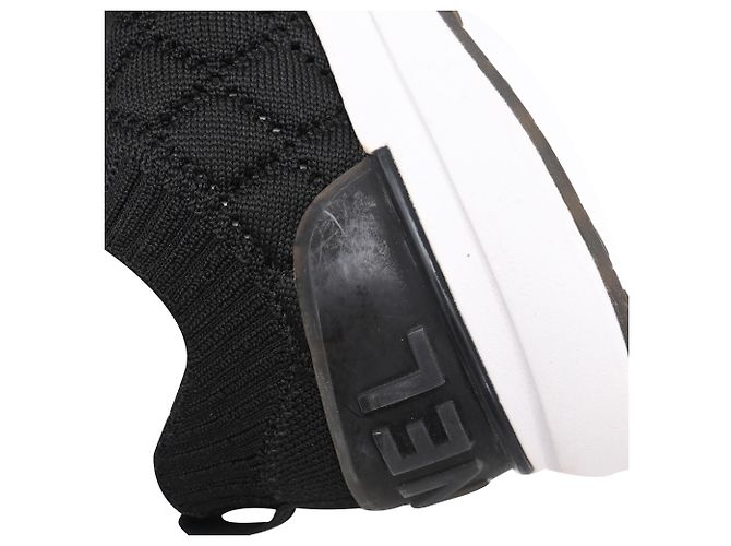 Chanel Low-Top-Sneaker aus gestepptem Strick in Schwarz aus Polyester - Ansicht 18